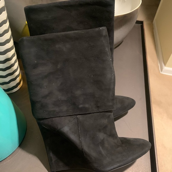 Enzo Angiolini Eadagene Black Suede Booties - Picture 11 of 12